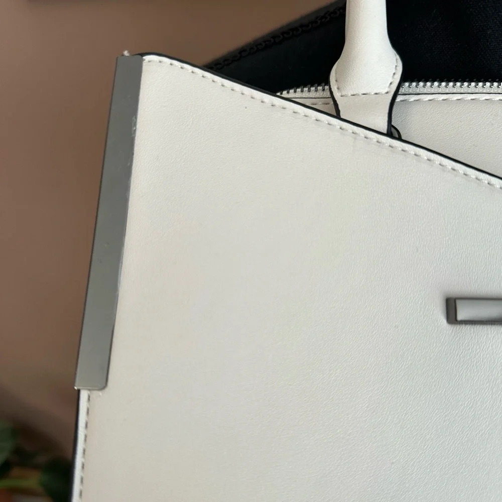 NWOT Steve Madden elegant handbag